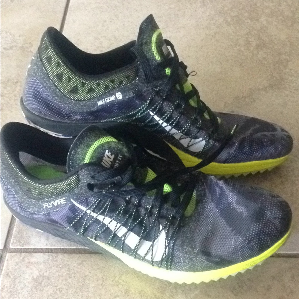 Nike flywire 3 xc running shoes like new!